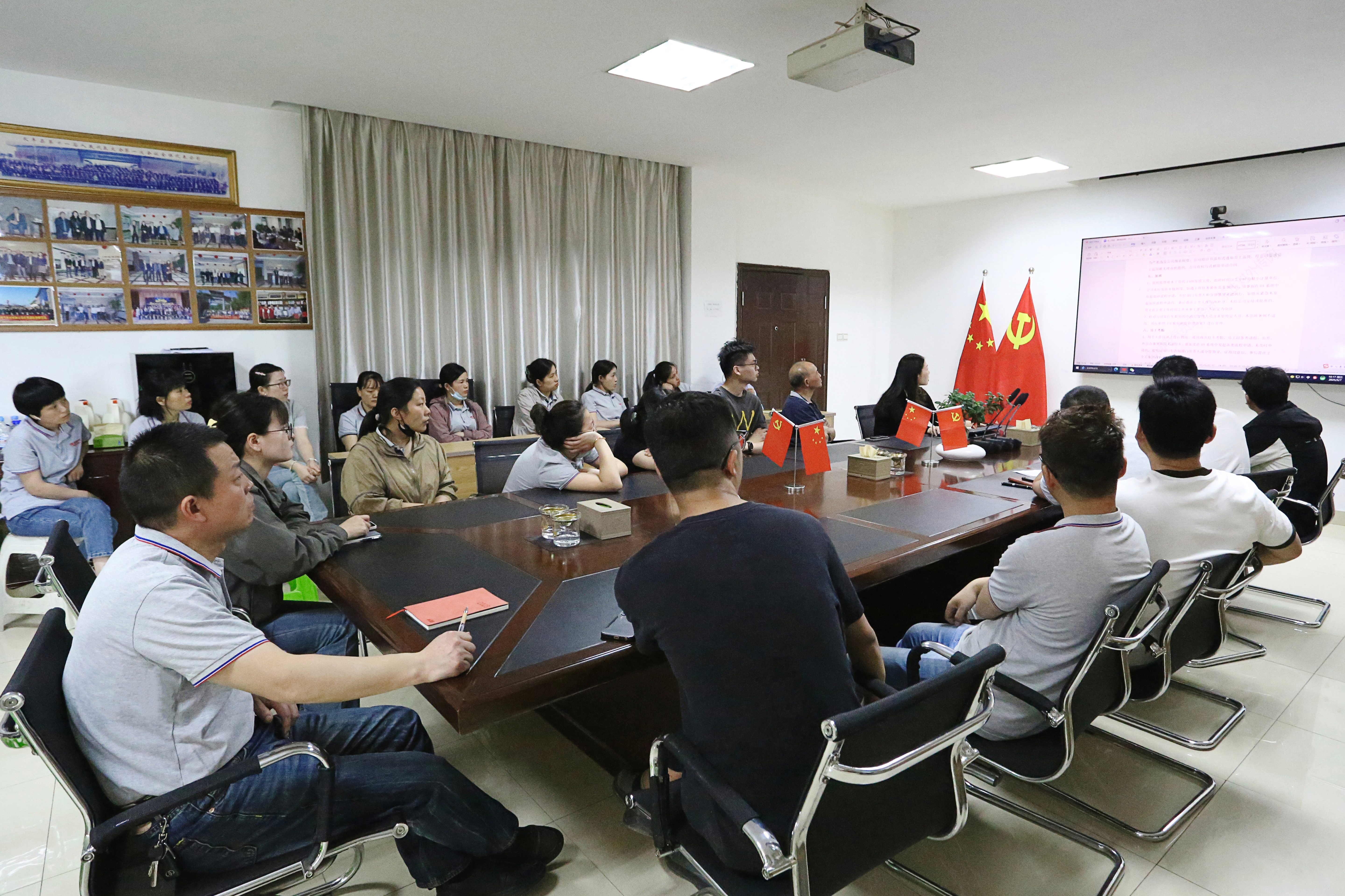 得潤(rùn)電氣生產(chǎn)會(huì)議