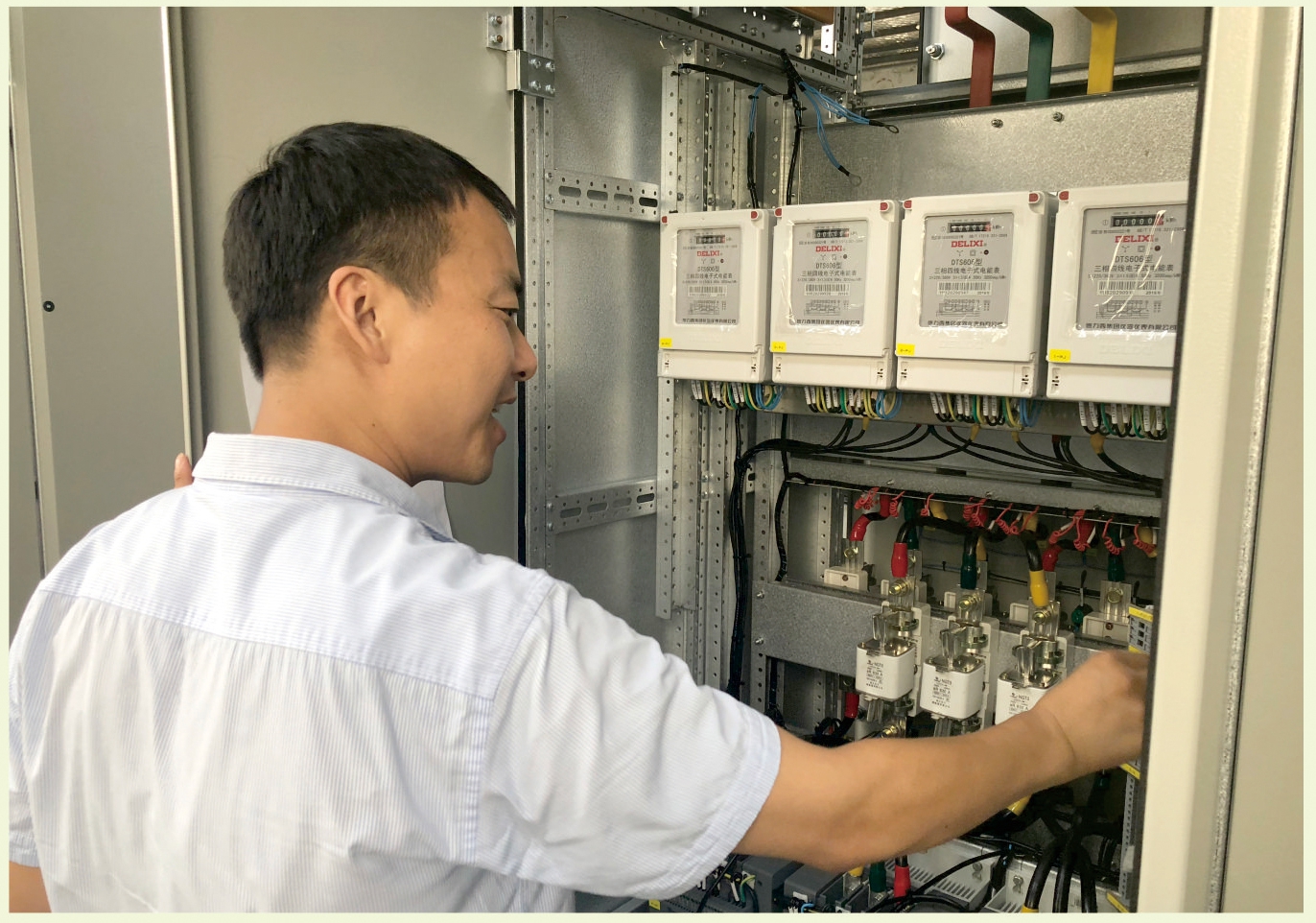 安徽得潤電氣 開關柜 旁路柜廠家 電話:400-0551-777 qq:3176885416 安徽得潤電氣 開關柜 旁路柜廠家 電話:400-0551-777 qq:3176885416