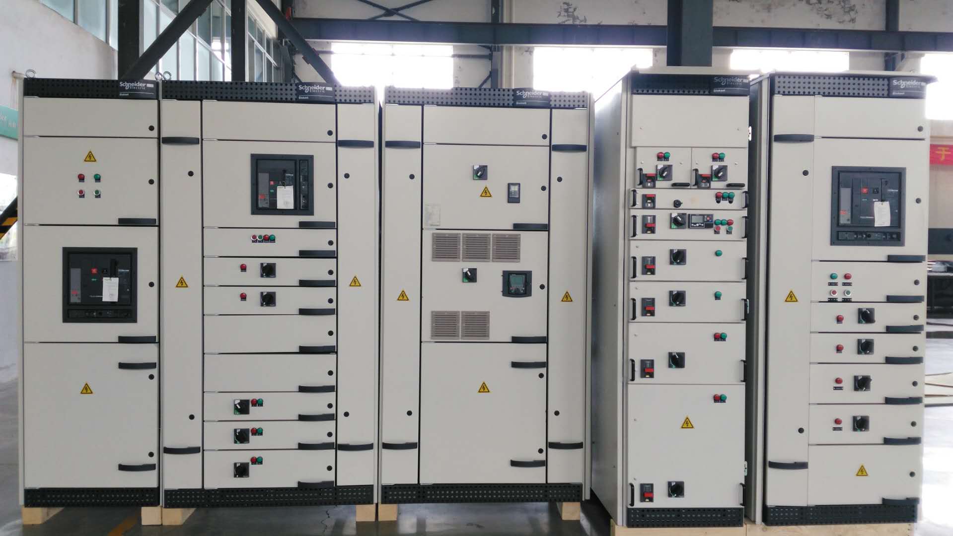 施耐德低壓柜，blokset型號(hào) 得潤(rùn)電氣樣柜