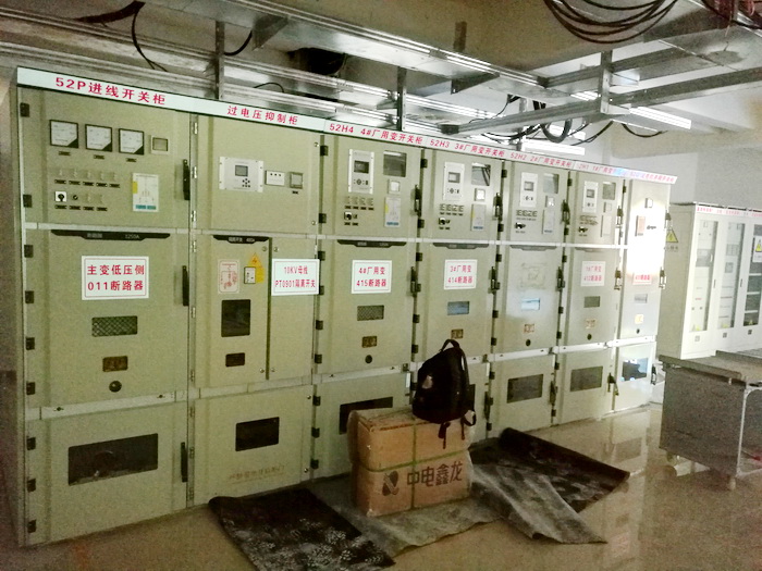 中壓開關(guān)柜現(xiàn)場圖.jpg 中壓開關(guān)柜現(xiàn)場圖.jpg